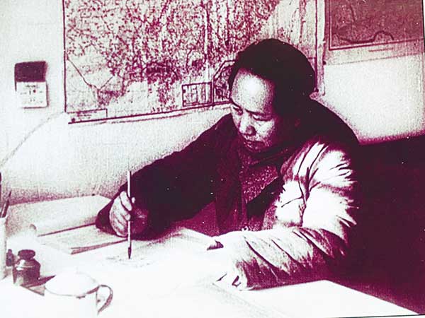 毛泽东为中央党校题写校训“实事求是，不尚空谈”
